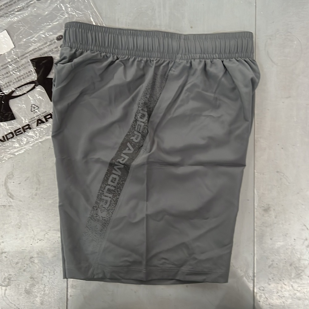 NWT Under Armour pitch gray/black woven graphic short, men’s M - Picture 8 of 8